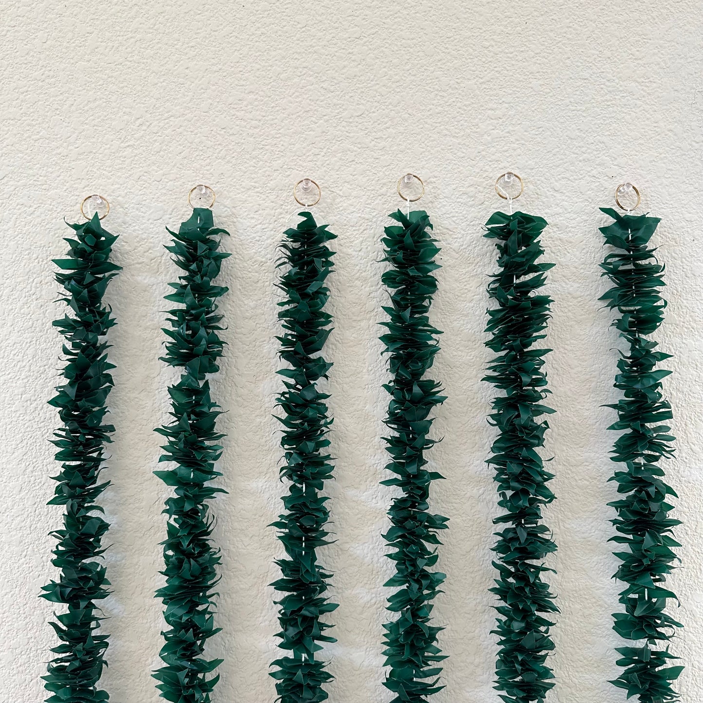 5Ft Green Plastic Garland (1Pc)