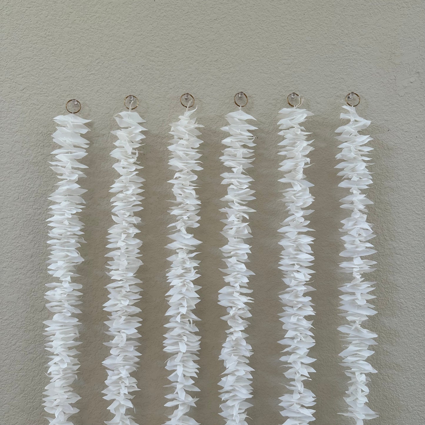 5Ft White Plastic Garland (1Pc)