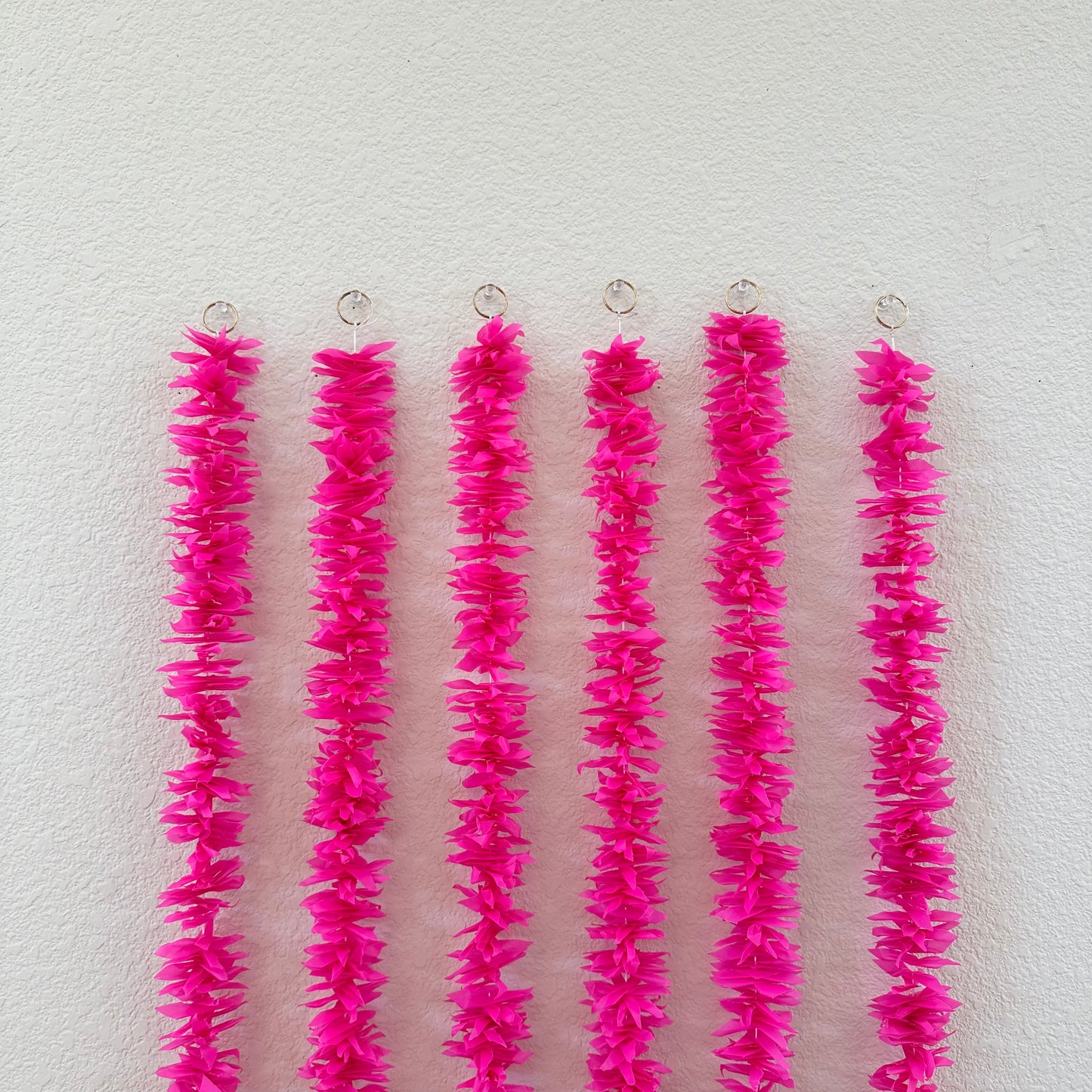 5Ft Pink Plastic Garland (1Pc)