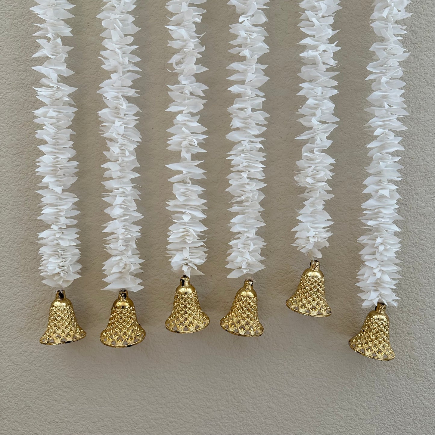 5Ft White Plastic Garland (1Pc)