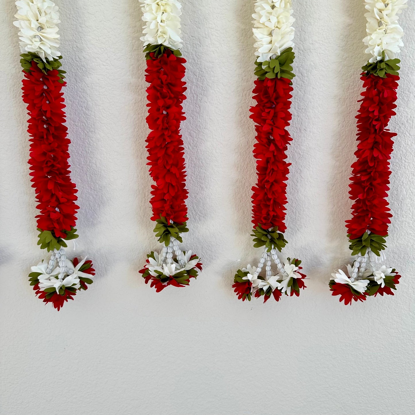 5Ft Red-White Fabric Garland (1Pc)